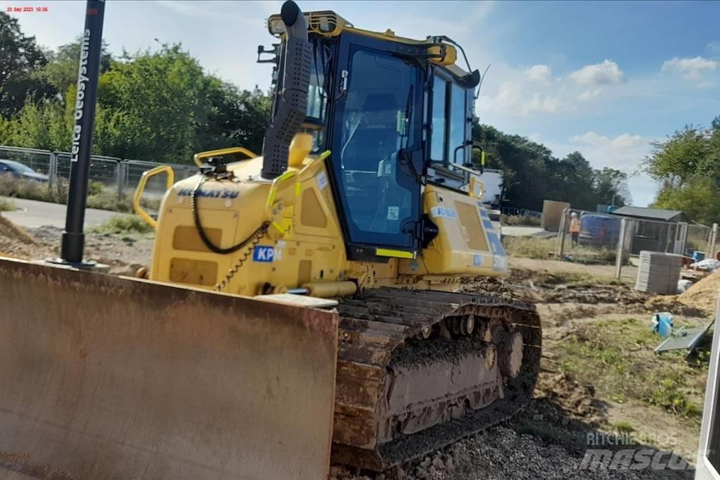 Komatsu D51 PX-24 Pásové dozéry