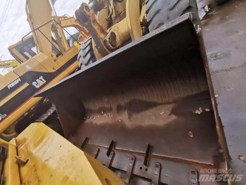 CAT 966F Kolesové nakladače