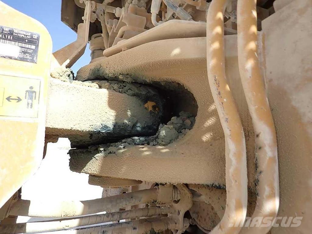 CAT 988K Kolesové nakladače