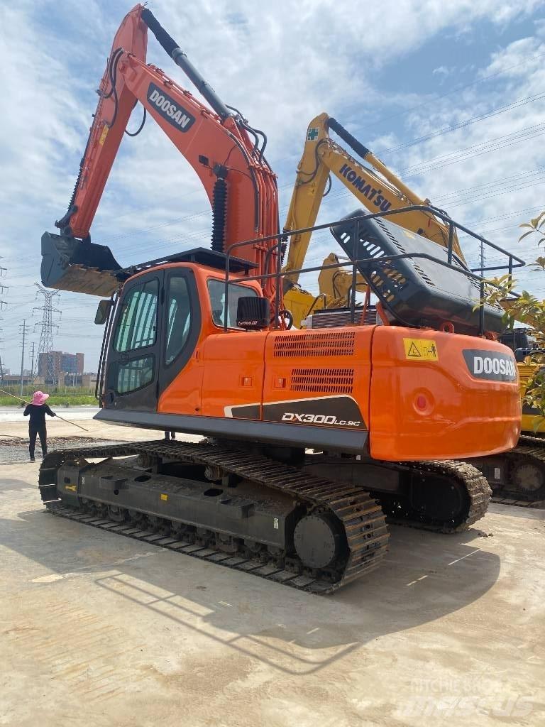 Doosan DX 300 Pásové rýpadlá