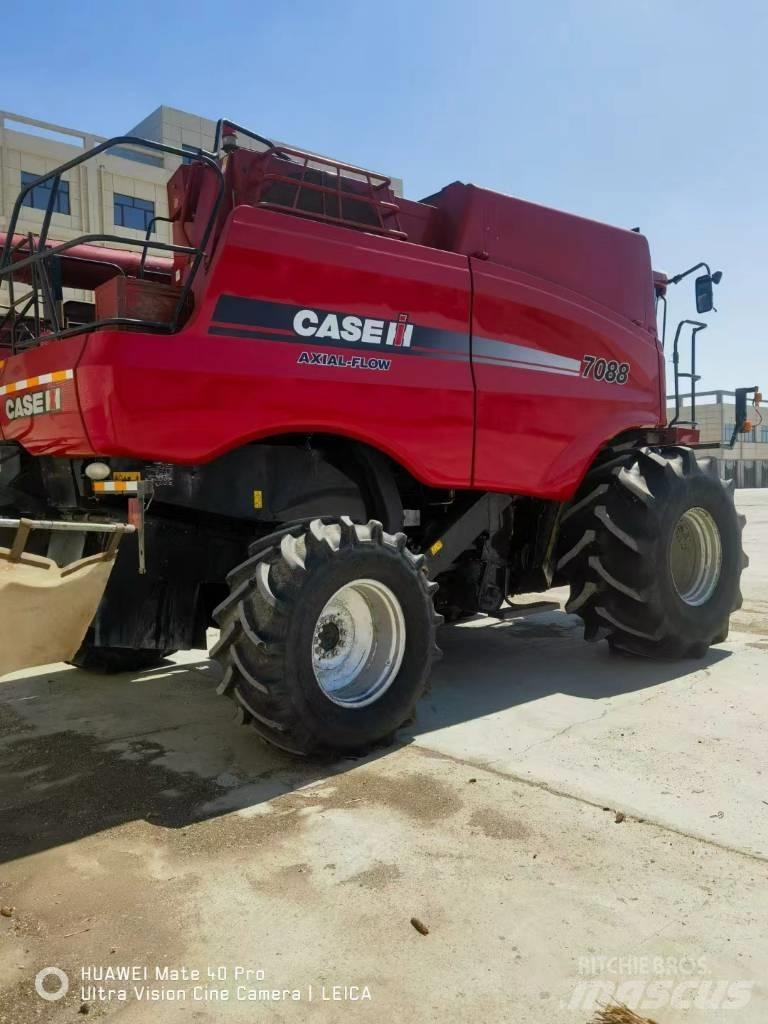 Case IH 7088 Kombinované zberacie stroje