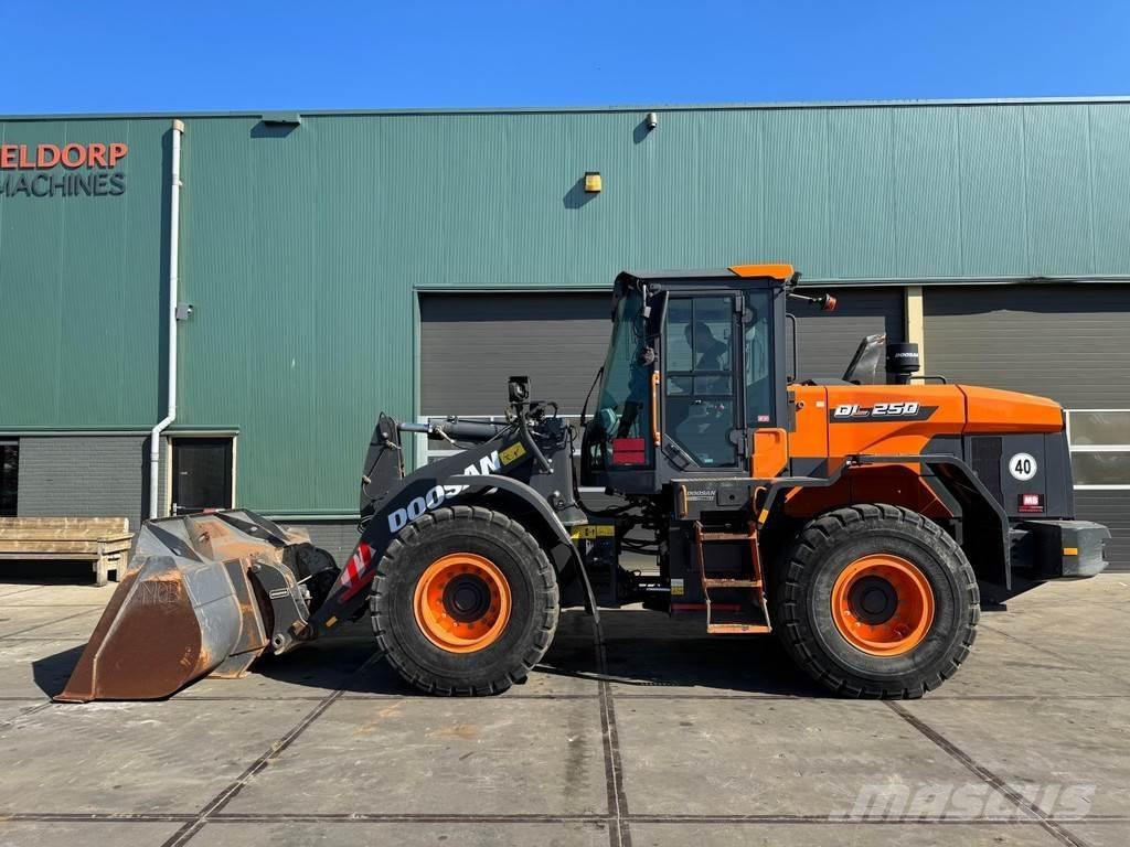 Doosan DL250-7 Kolesové nakladače