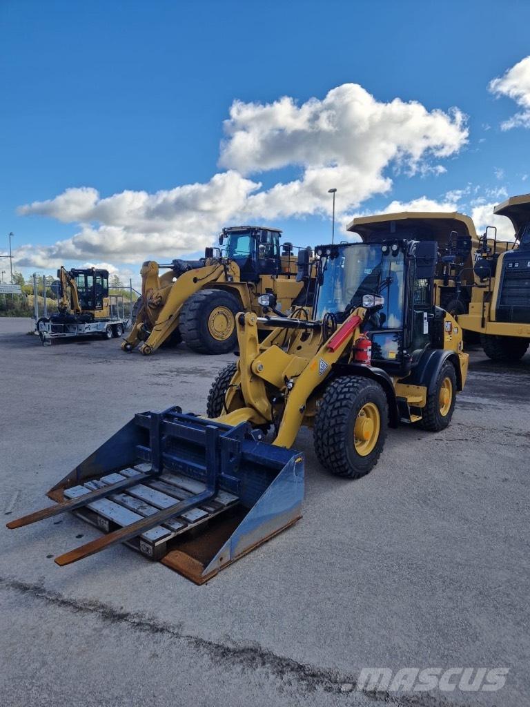 CAT 906 Kolesové nakladače