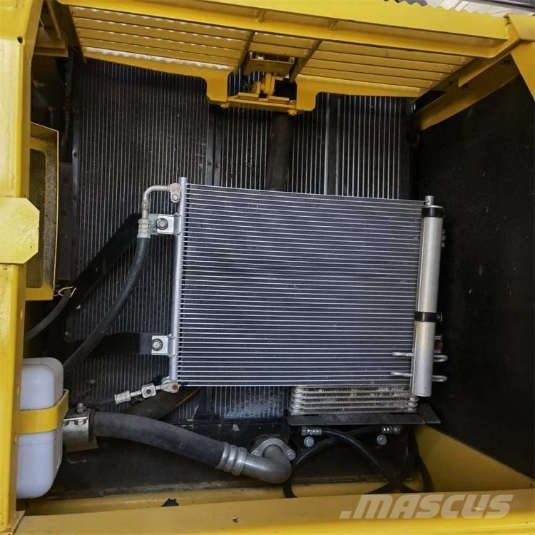 Komatsu PC200-8 Pásové rýpadlá