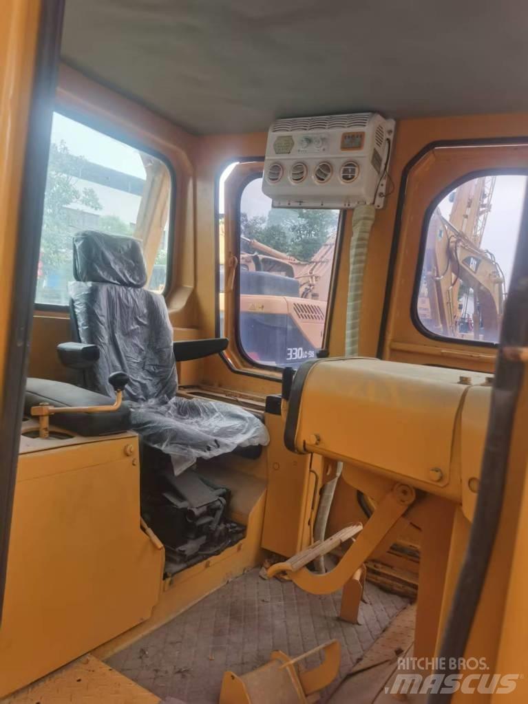CAT D 7 G Pásové dozéry