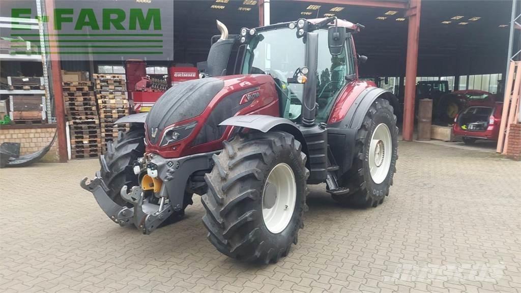 Valtra T 174 Traktory