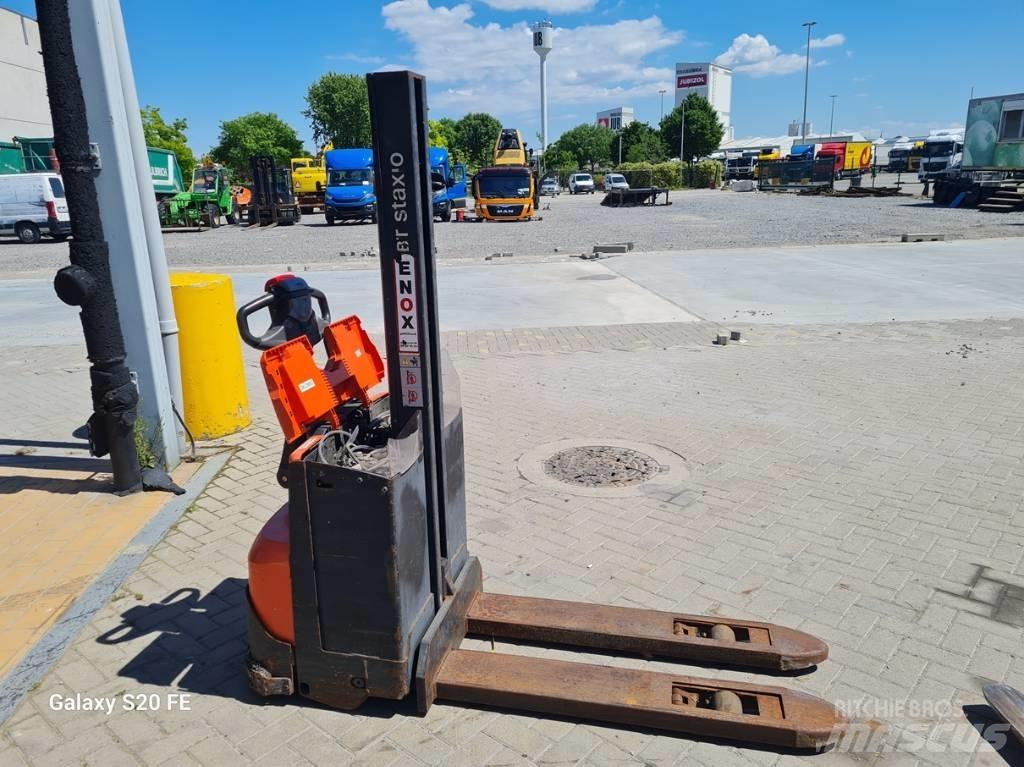 Toyota SWE080L Ručne vedené vysokozdvižné vozíky