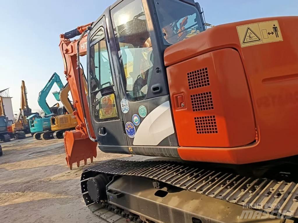 Hitachi ZX135 Pásové rýpadlá