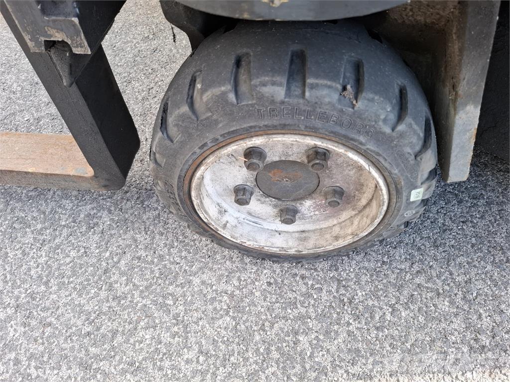 Combilift C3000CB 4 cestné vysokozdvižné vozíky