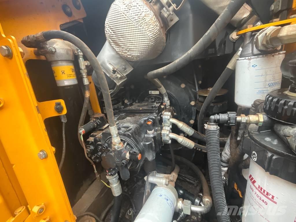 JCB JS 130 LC Pásové rýpadlá