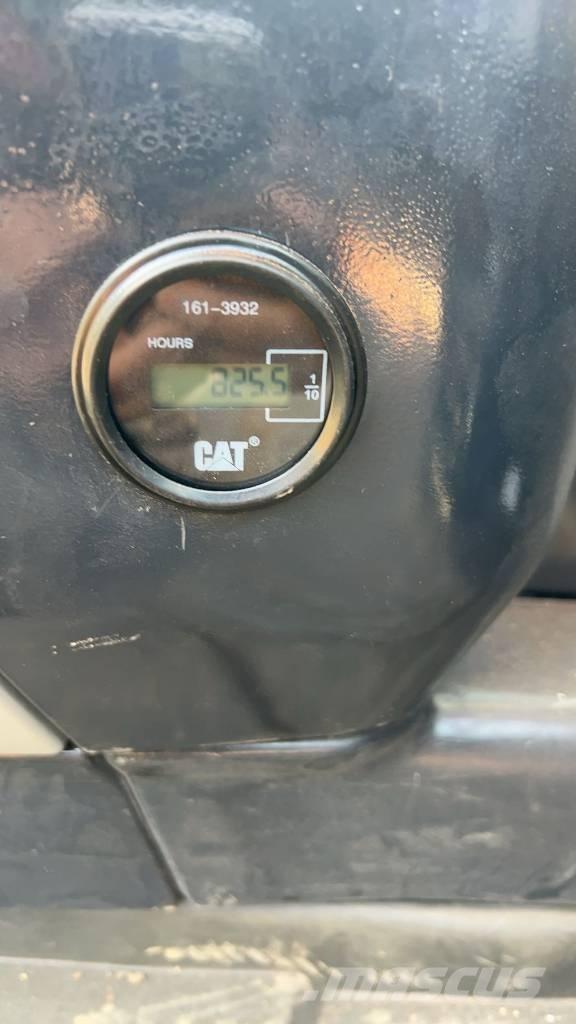 CAT 325 D Pásové rýpadlá