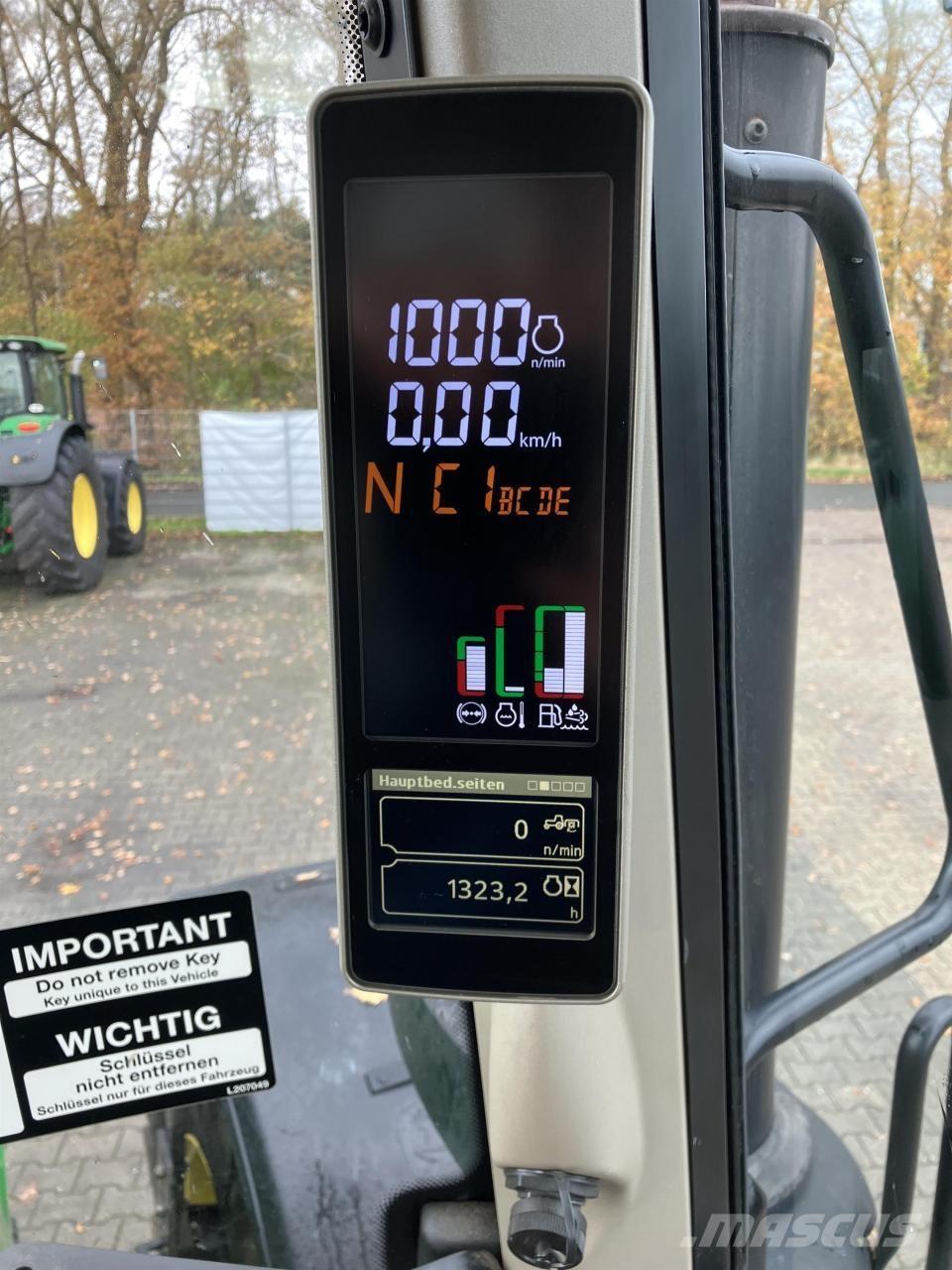 John Deere 6195M Traktory