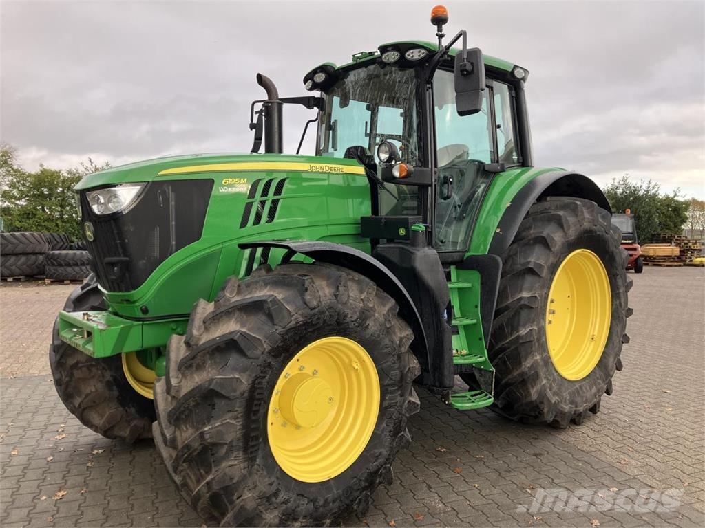 John Deere 6195M Traktory