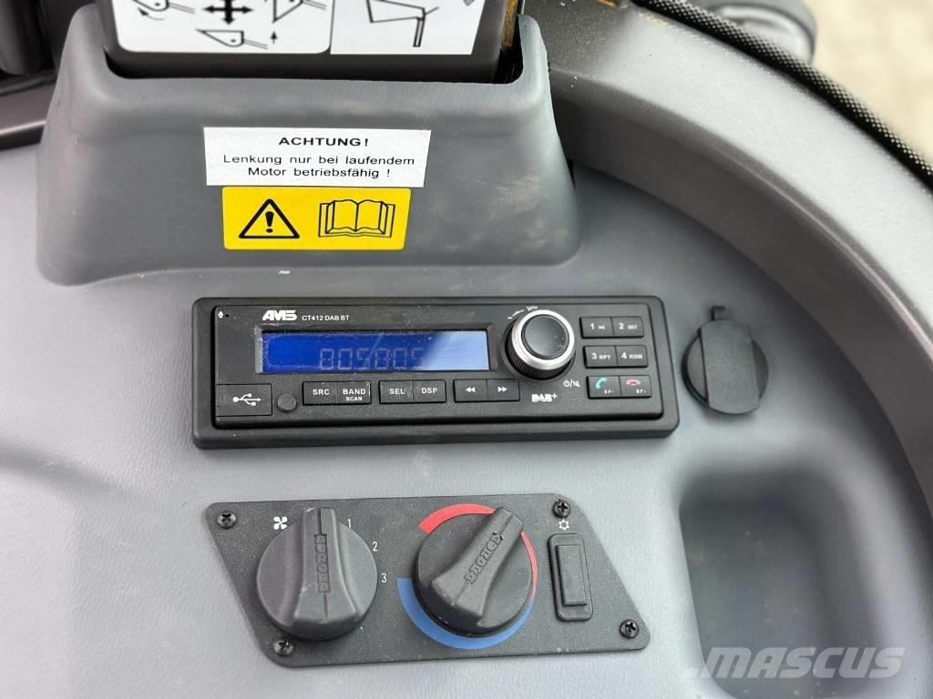 Mecalac AX 700 Kolesové nakladače