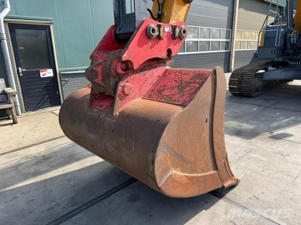 Liebherr R922 LC Pásové rýpadlá