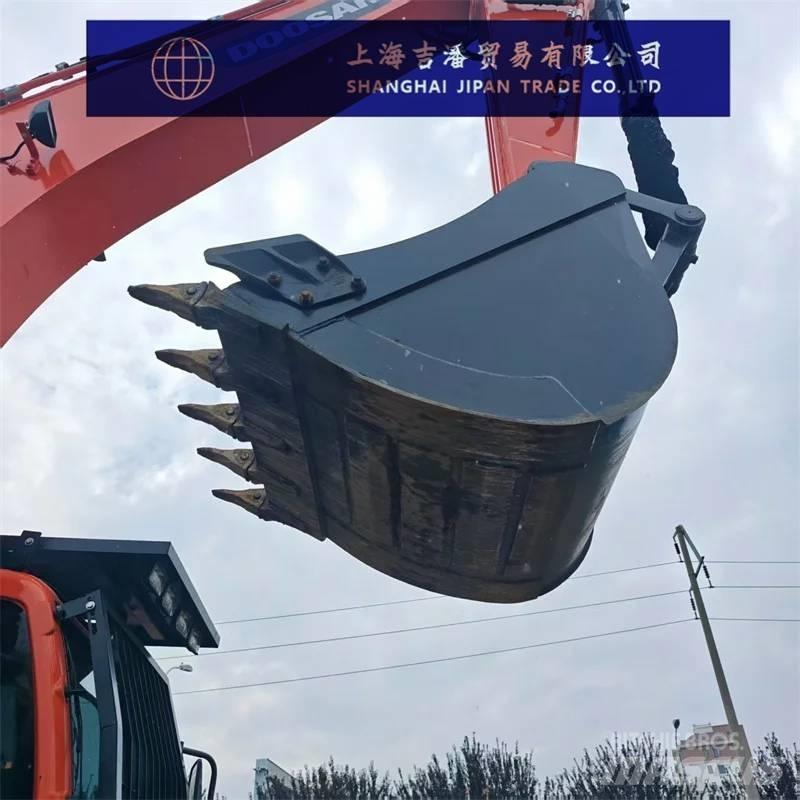 Doosan DX 225 Pásové rýpadlá