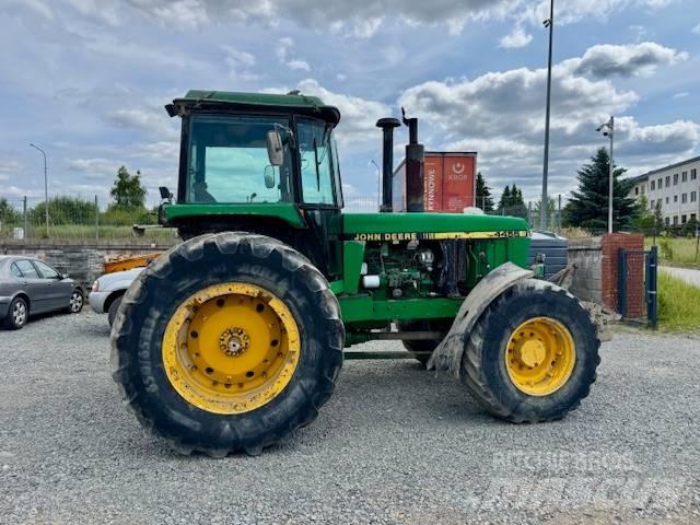 John Deere 4455 Traktory