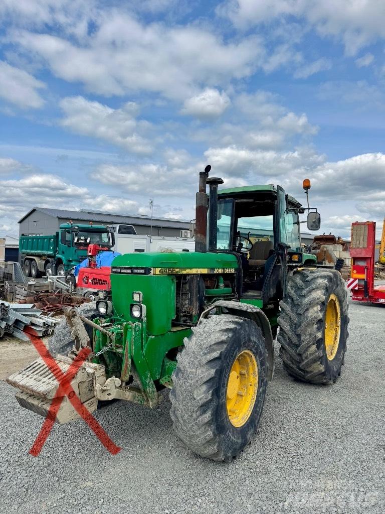 John Deere 4455 Traktory