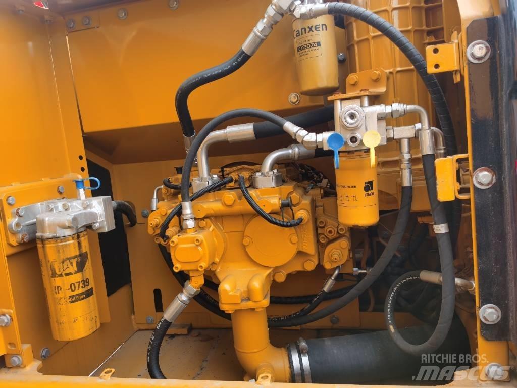 CAT 320 D2 Pásové rýpadlá
