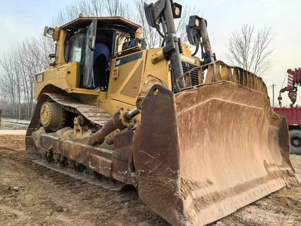 CAT D8T bulldozers Pásové dozéry