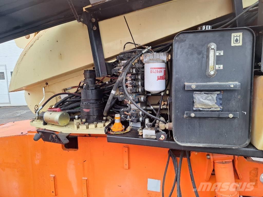 JLG 660 SJ 4x4x4 Kĺbové plošiny