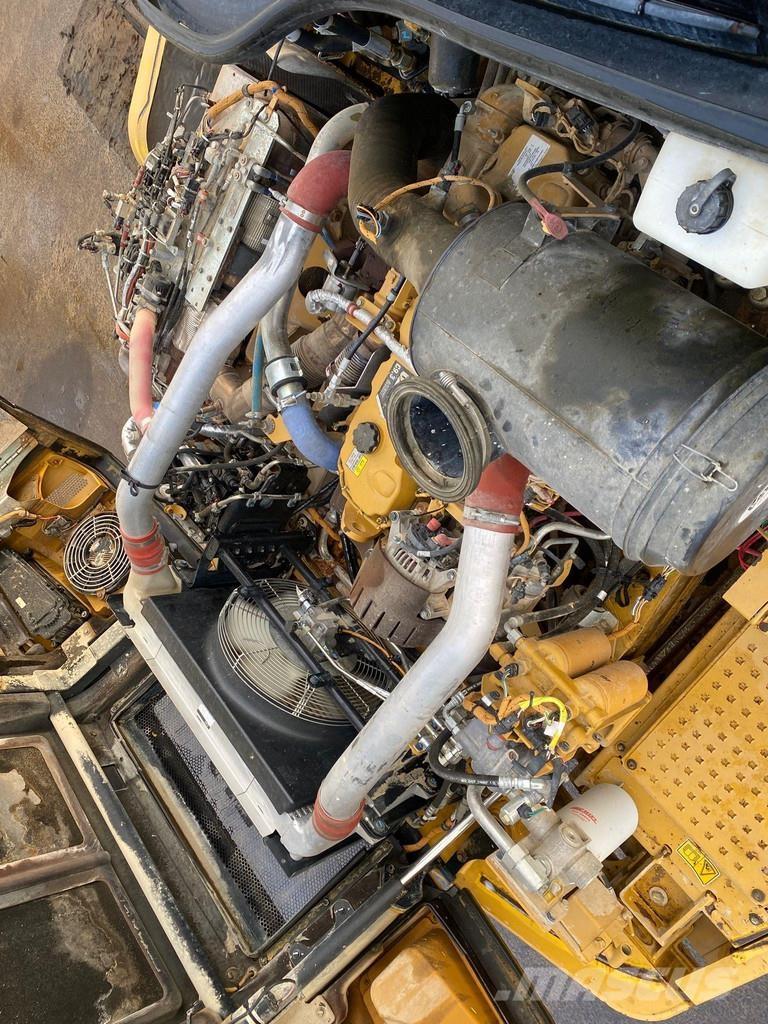 CAT 725C2 NVT Kĺbové nákladné autá