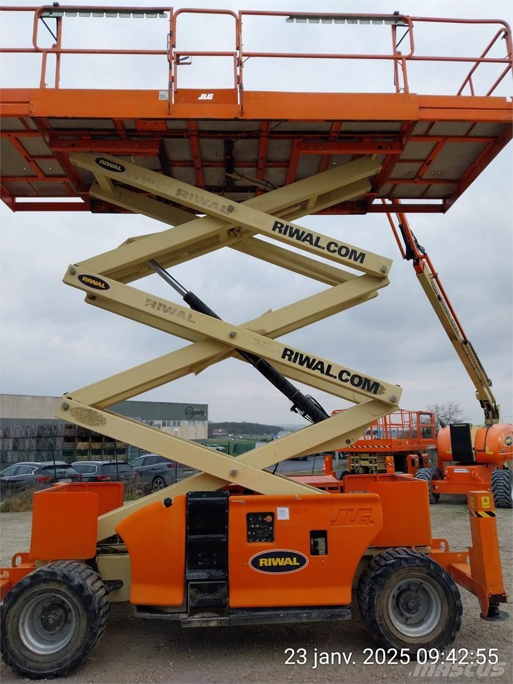 JLG 3394RT Nožnicové zdvíhacie plošiny