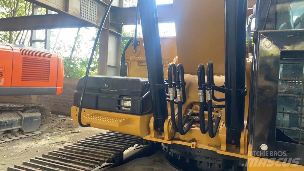CAT 320D2L Pásové rýpadlá