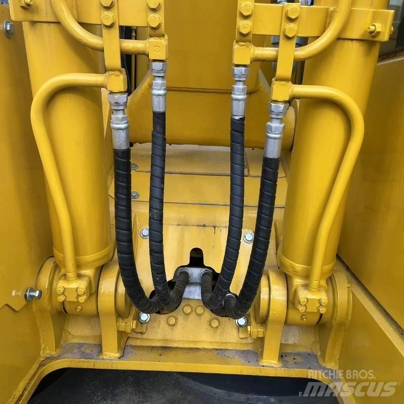 Komatsu PC 138 Pásové rýpadlá