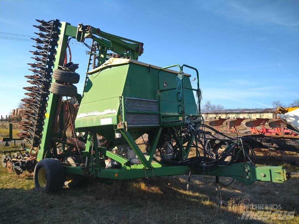 John Deere 740 A 9m Mechanické sejačky