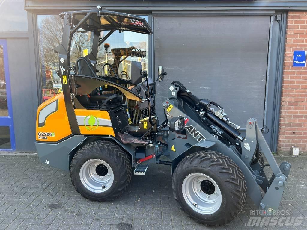 GiANT G2200E X-tra Viacúčelové nakladače