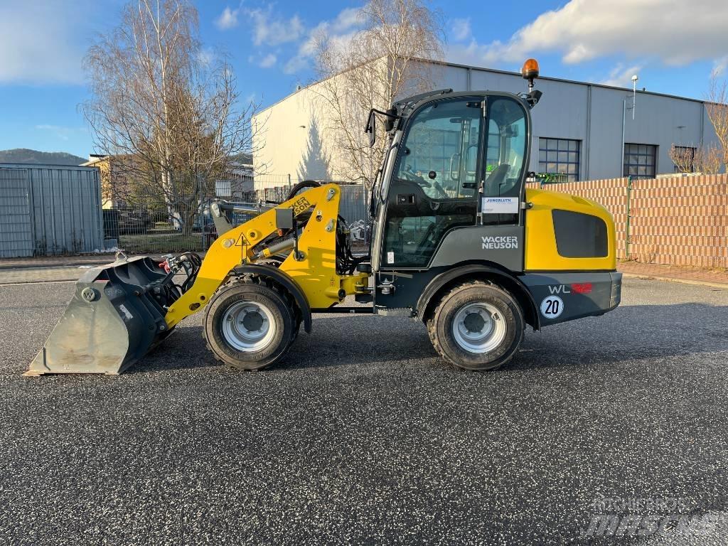 Wacker Neuson WL 32 Kolesové nakladače