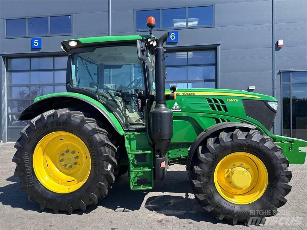 John Deere 6145R Traktory