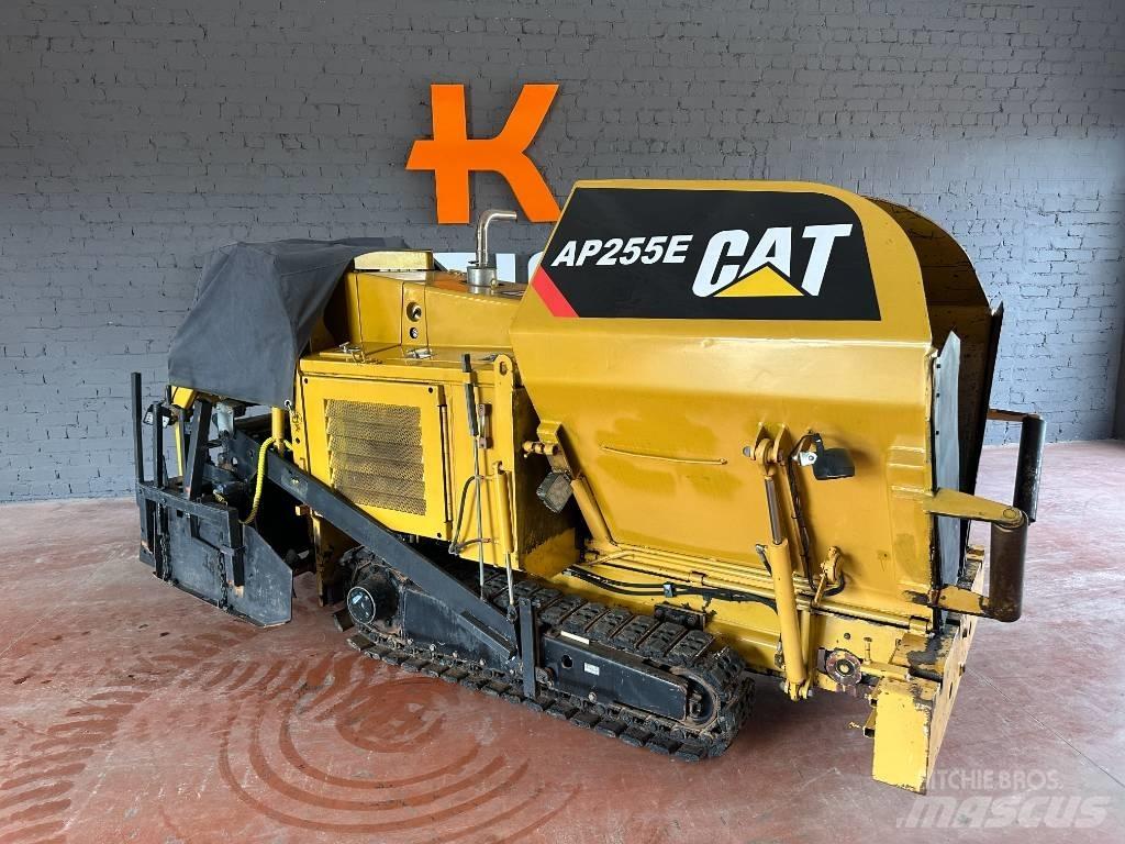 CAT AP 255 E Finišéry
