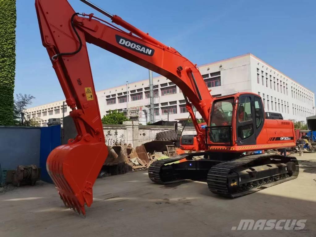 Doosan DX 300 Pásové rýpadlá