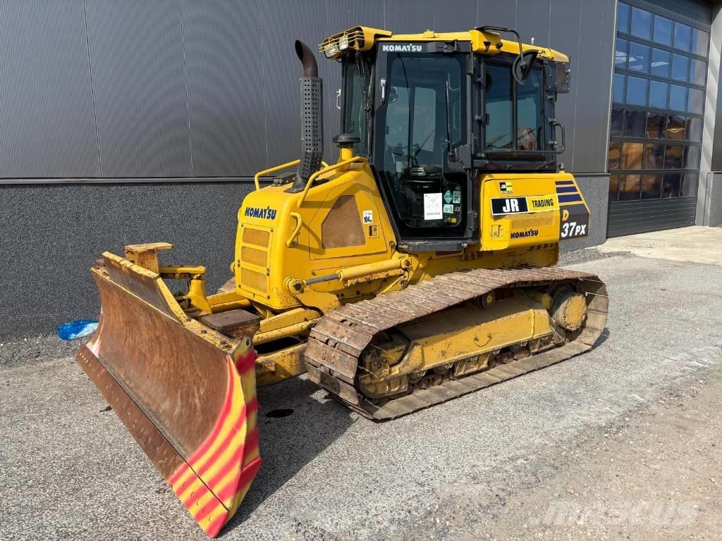Komatsu D37 PX-23 Pásové dozéry
