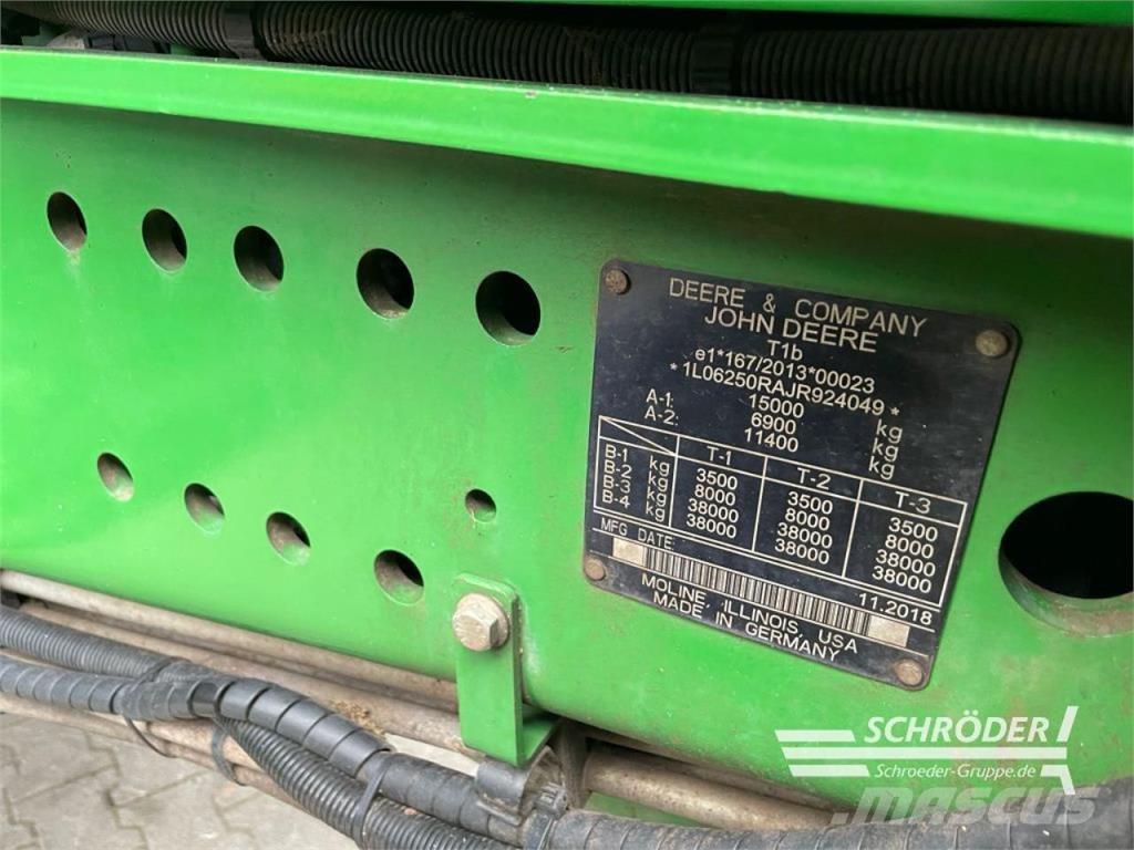 John Deere 6250 R Traktory