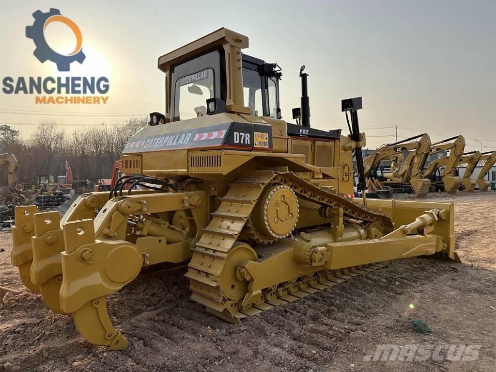 CAT D 7 R Pásové dozéry