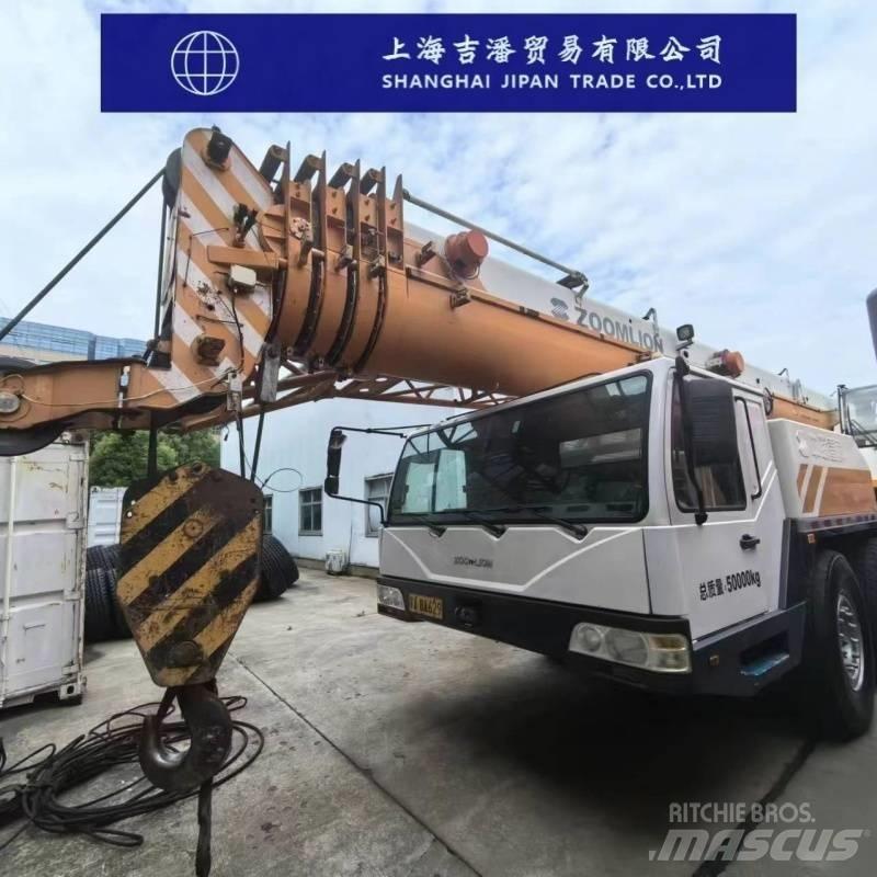 Zoomlion ZTC 800 V Univerzálne terénne žeriavy