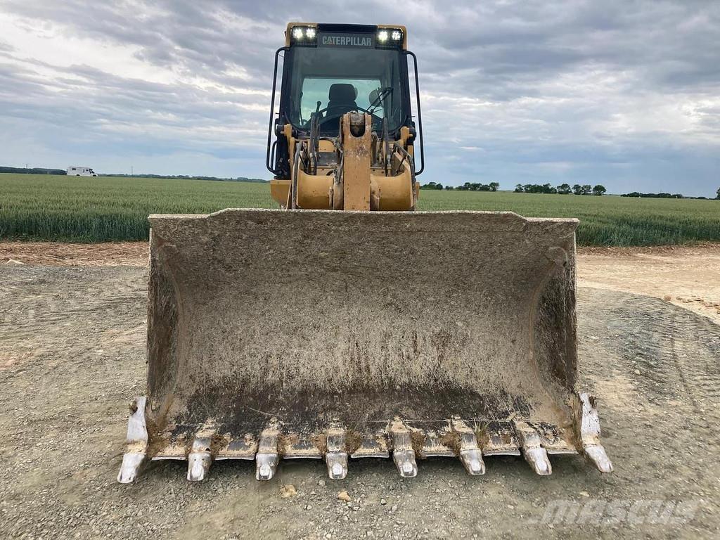 CAT 963K Pásové nakladače