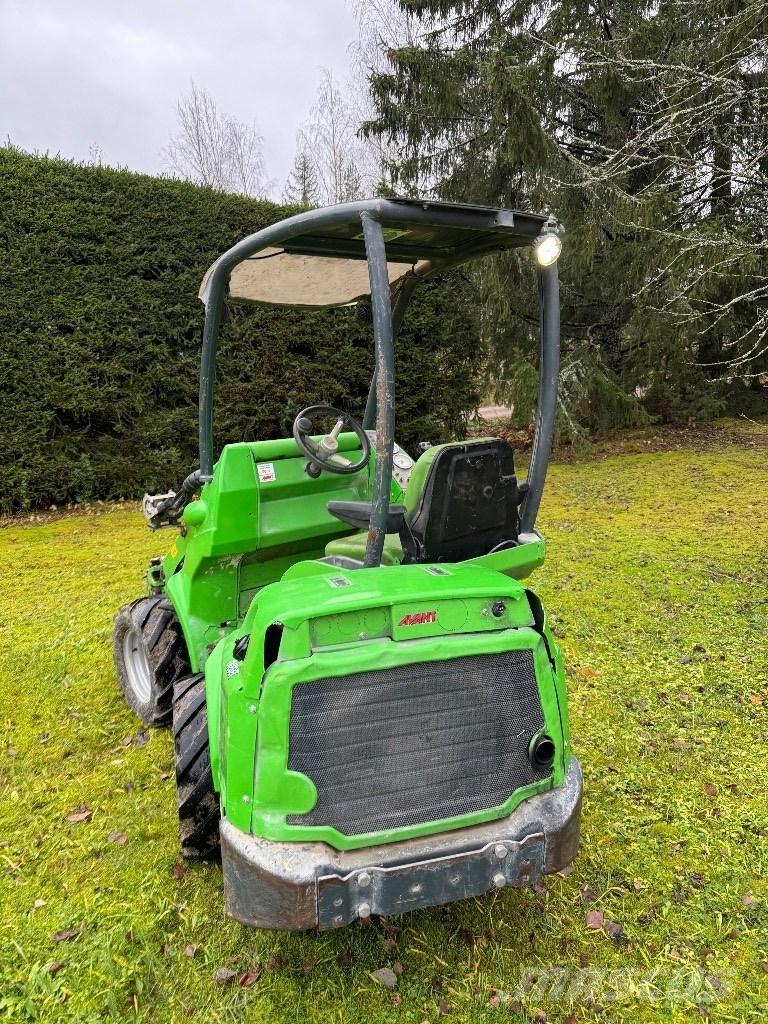 Avant 528 Viacúčelové nakladače