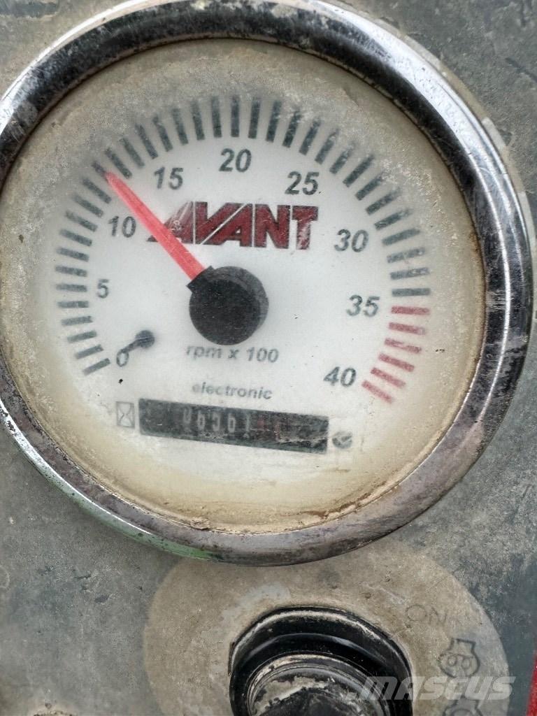 Avant 528 Viacúčelové nakladače