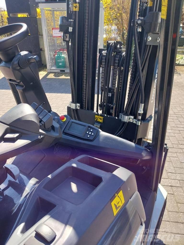 UniCarriers MX 25 Akumulátorové vozíky