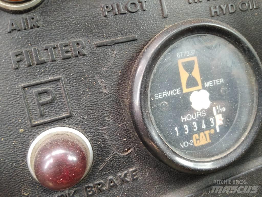 CAT 988 B Kolesové nakladače