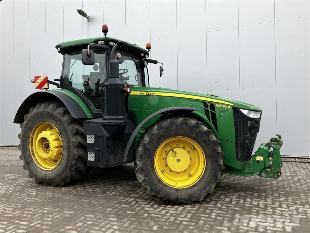 John Deere 8400R Traktory