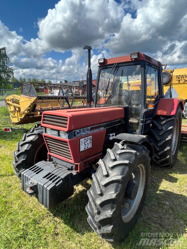 Case IH 1056 XL A Traktory
