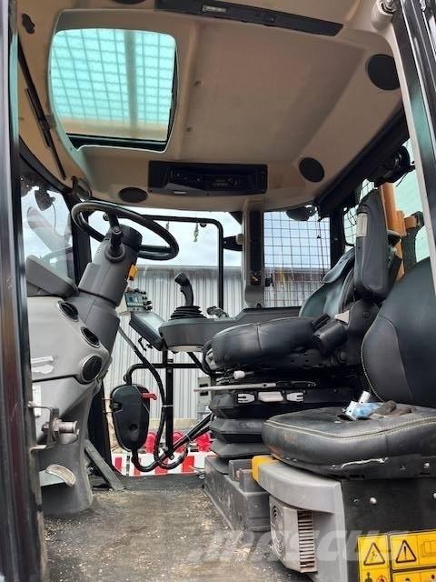 JCB Fastrac 4220 Traktory