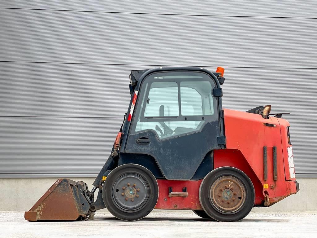 JCB R260 Šmykom riadené nakladače