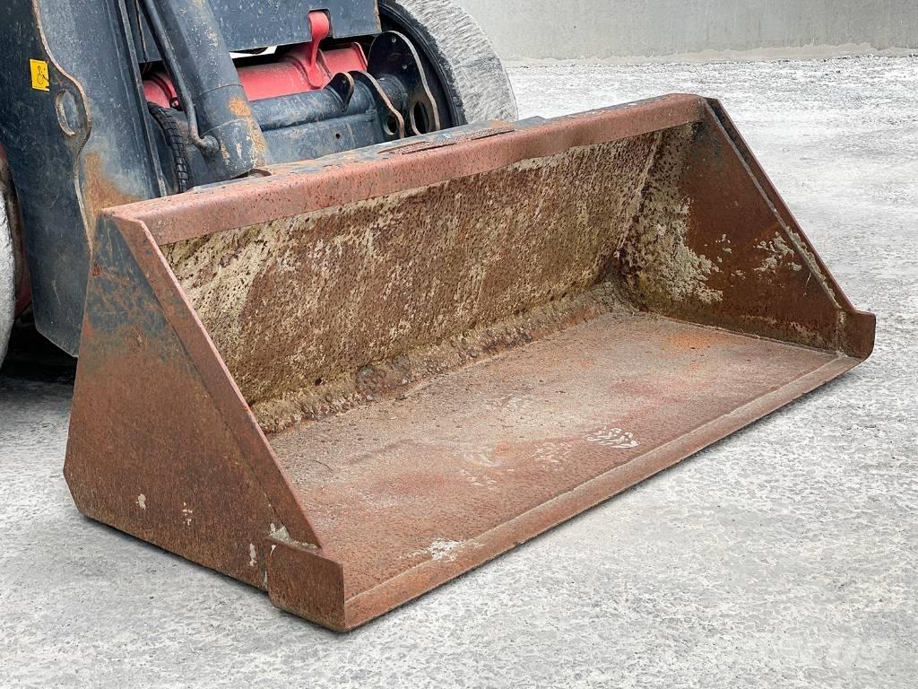 JCB R260 Šmykom riadené nakladače