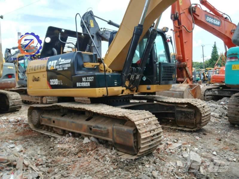 CAT 323 D L Pásové rýpadlá
